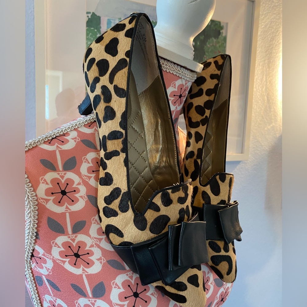 Me Too NWOT Leopard Print Flats with Black Bow